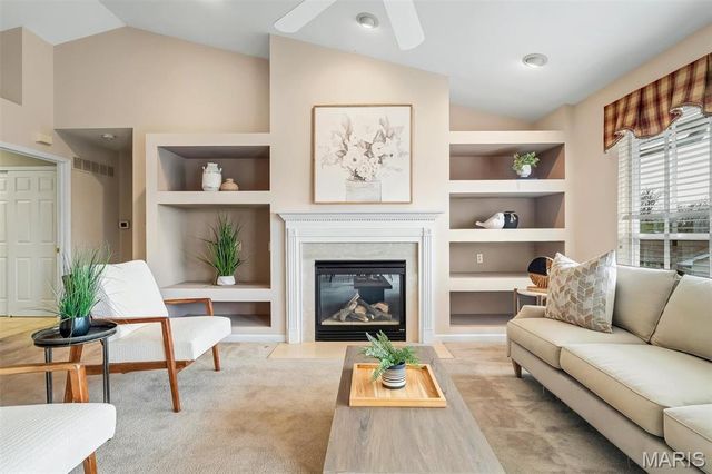 12 N Trumbull Circle 31B, St Charles, MO 63301