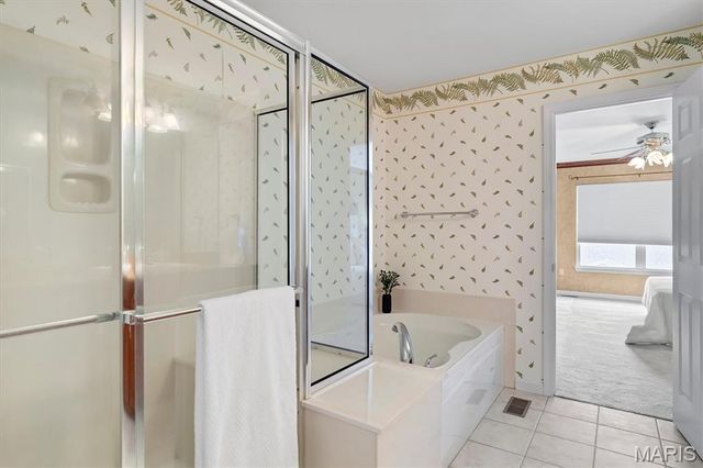 12 N Trumbull Circle 31B, St Charles, MO 63301