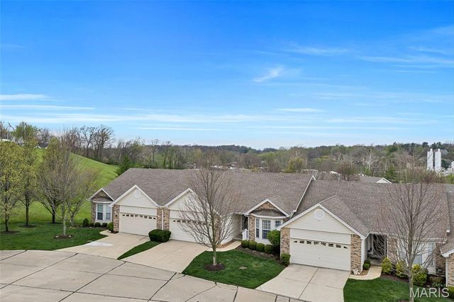 12 N Trumbull Circle 31B, St Charles, MO 63301
