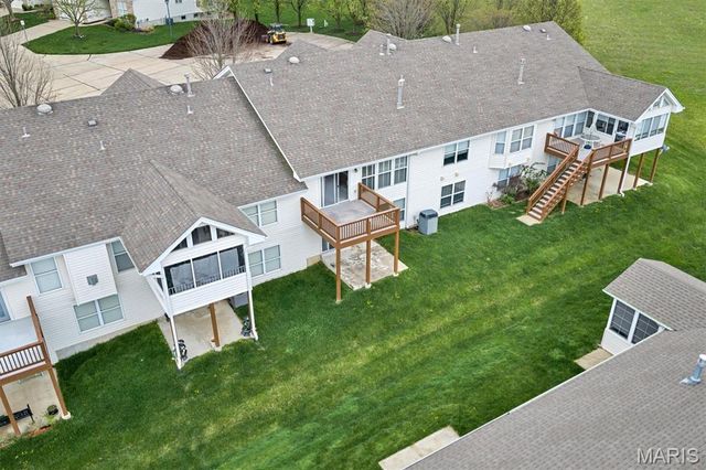 12 N Trumbull Circle 31B, St Charles, MO 63301