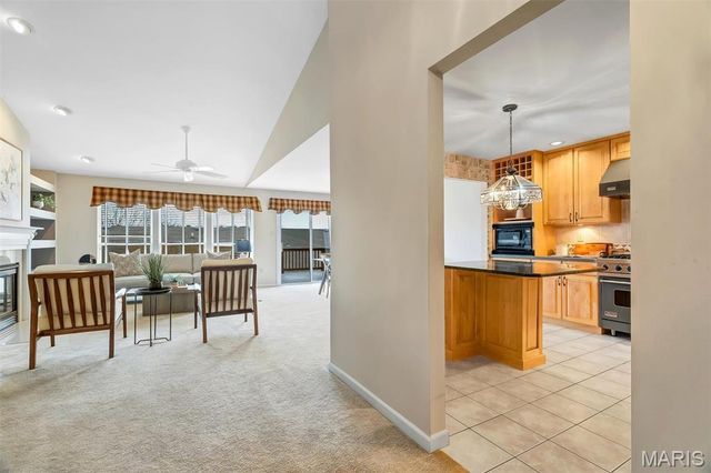 12 N Trumbull Circle 31B, St Charles, MO 63301