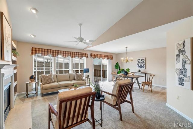 12 N Trumbull Circle 31B, St Charles, MO 63301