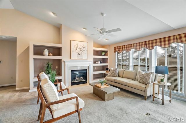 12 N Trumbull Circle 31B, St Charles, MO 63301