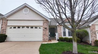 12 N Trumbull Circle 31B, St Charles, MO 63301