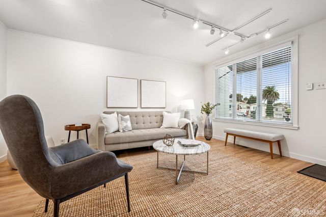 2144 Bayshore Boulevard, San Francisco, CA 94134