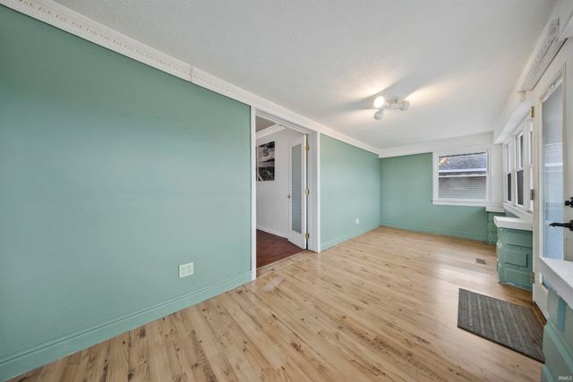 334 S Jackson Street, Oakland City, IN 47660