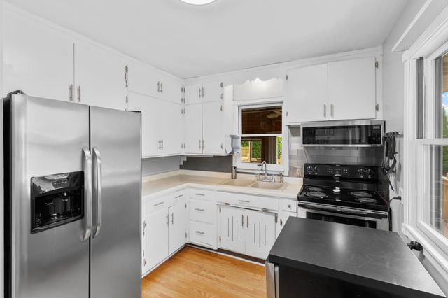 2726 Dellwood Street, Roseville, MN 55113