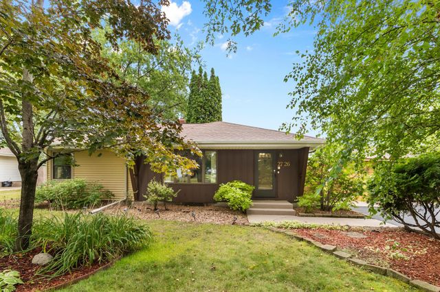 2726 Dellwood Street, Roseville, MN 55113