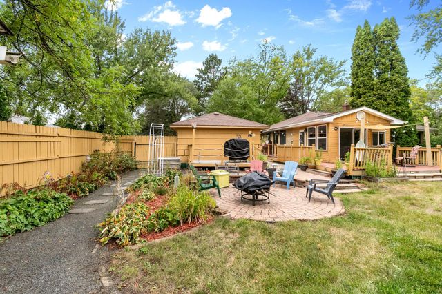 2726 Dellwood Street, Roseville, MN 55113