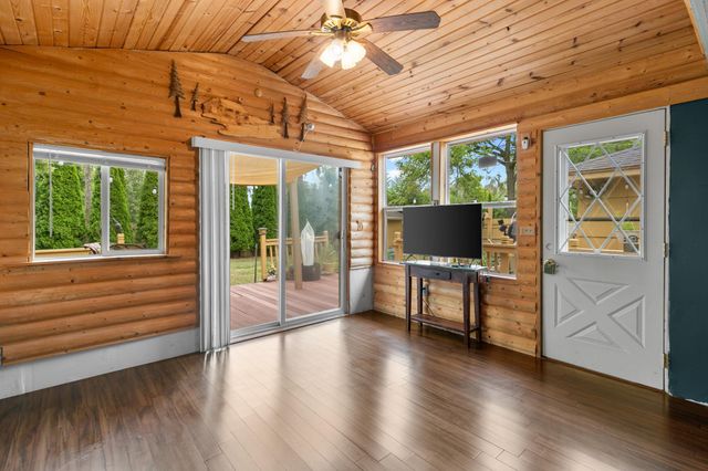 2726 Dellwood Street, Roseville, MN 55113
