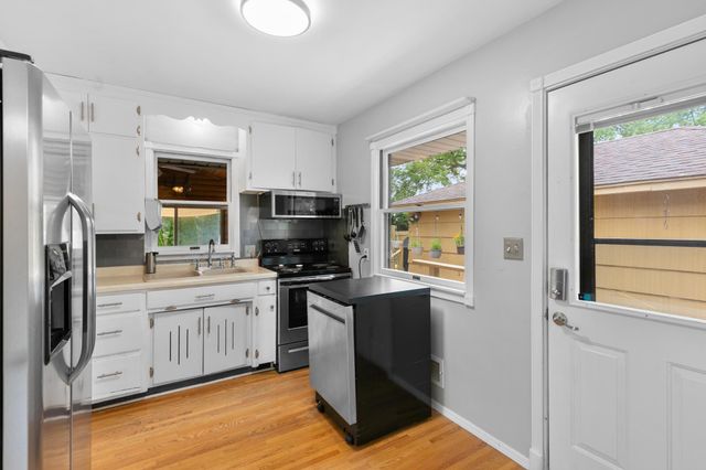 2726 Dellwood Street, Roseville, MN 55113