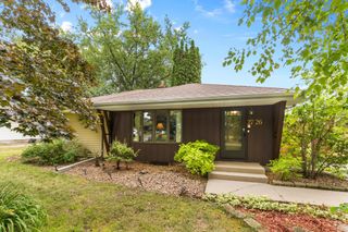 2726 Dellwood Street, Roseville, MN 55113
