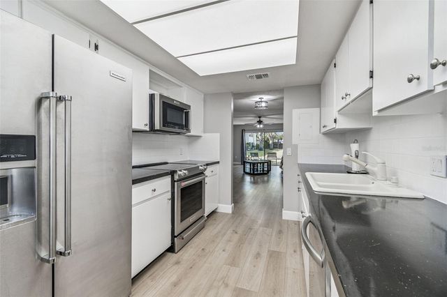 7560 92ND STREET 104B, Seminole, FL 33777