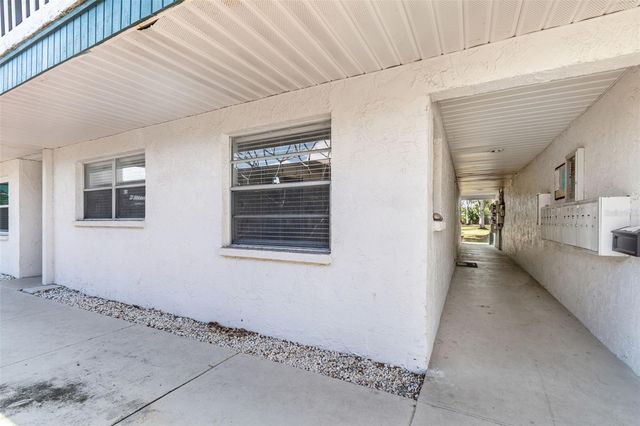 7560 92ND STREET 104B, Seminole, FL 33777