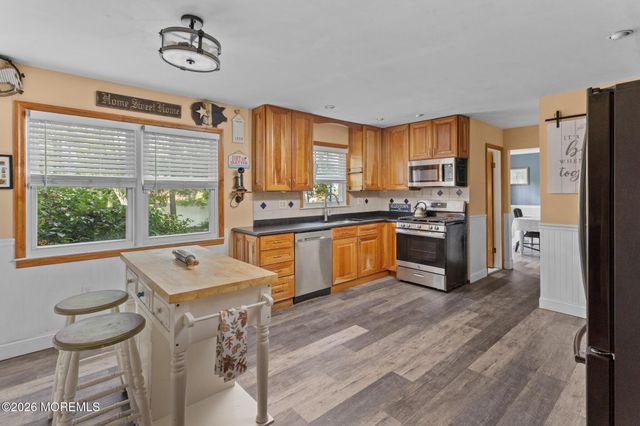 16 Twain Drive, Allentown, NJ 08501