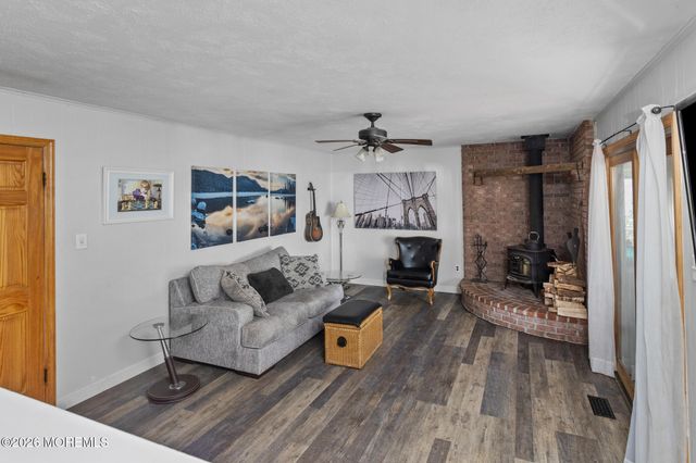 16 Twain Drive, Allentown, NJ 08501