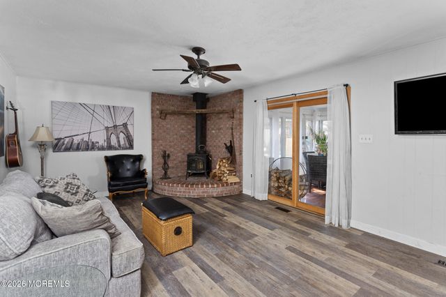 16 Twain Drive, Allentown, NJ 08501