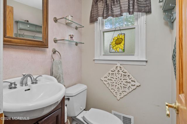 16 Twain Drive, Allentown, NJ 08501