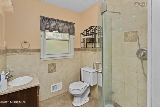16 Twain Drive, Allentown, NJ 08501