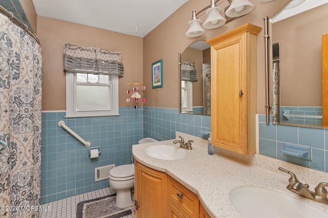 16 Twain Drive, Allentown, NJ 08501