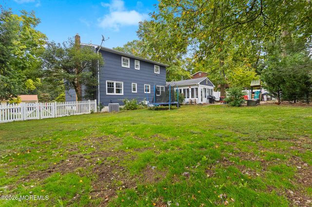 16 Twain Drive, Allentown, NJ 08501