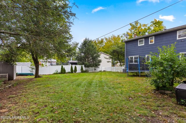 16 Twain Drive, Allentown, NJ 08501