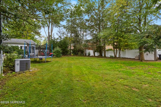 16 Twain Drive, Allentown, NJ 08501