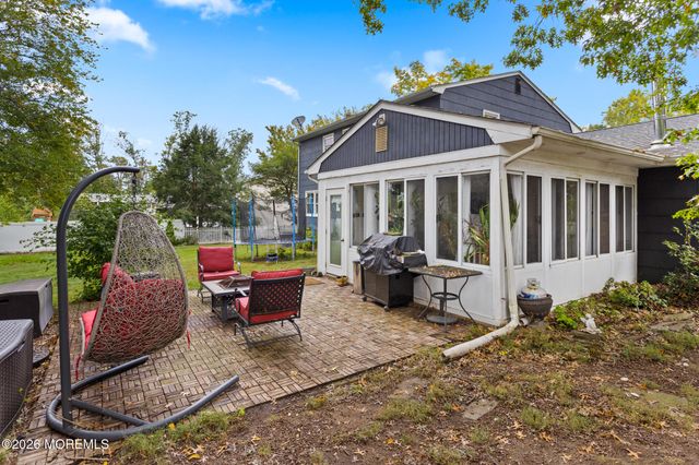 16 Twain Drive, Allentown, NJ 08501