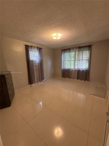 213 SW 5th St, Hallandale Beach, FL 33009