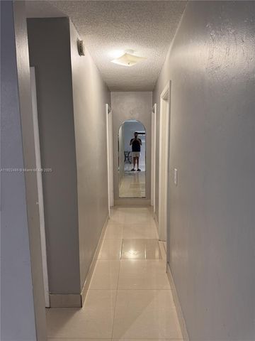 213 SW 5th St, Hallandale Beach, FL 33009