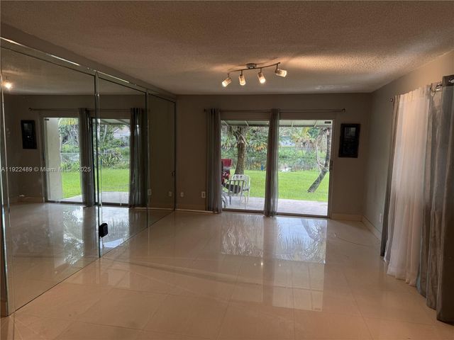 213 SW 5th St, Hallandale Beach, FL 33009