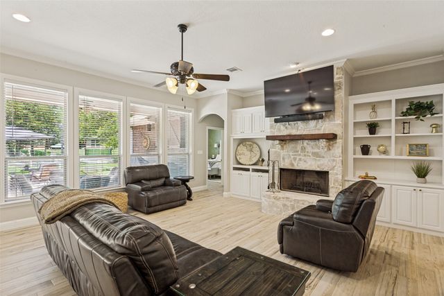 207 Overton Ridge Circle, Weatherford, TX 76088