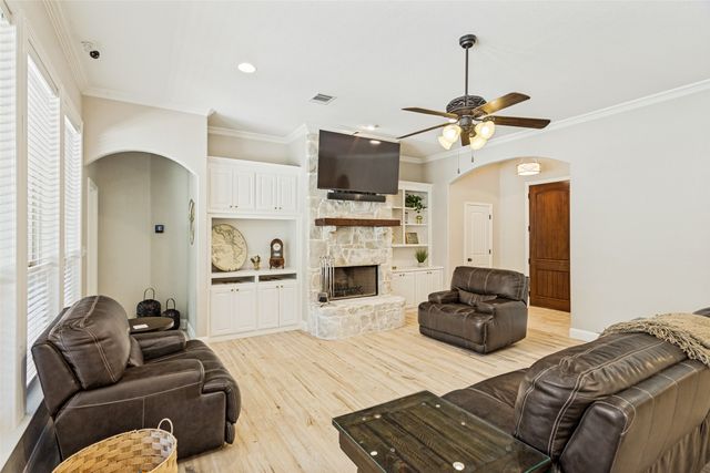 207 Overton Ridge Circle, Weatherford, TX 76088