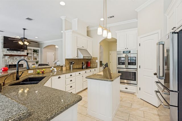 207 Overton Ridge Circle, Weatherford, TX 76088