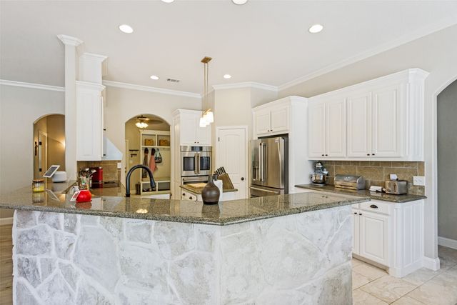 207 Overton Ridge Circle, Weatherford, TX 76088