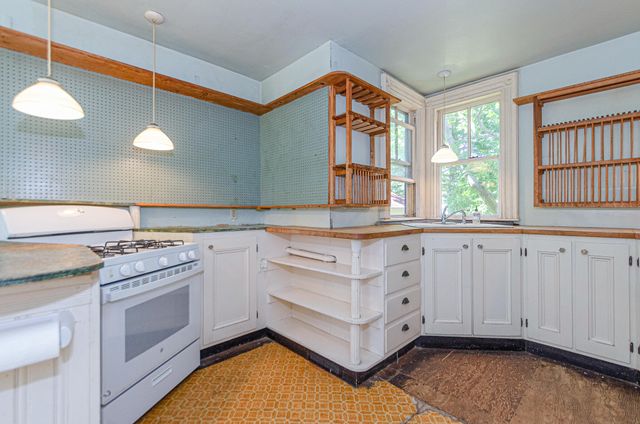 43 Main Street, Mattapoisett, MA 02739