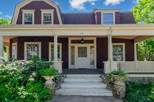 43 Main Street, Mattapoisett, MA 02739