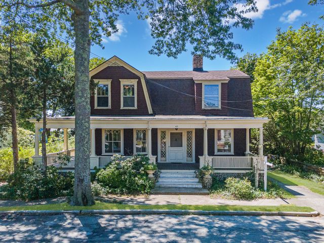 43 Main Street, Mattapoisett, MA 02739
