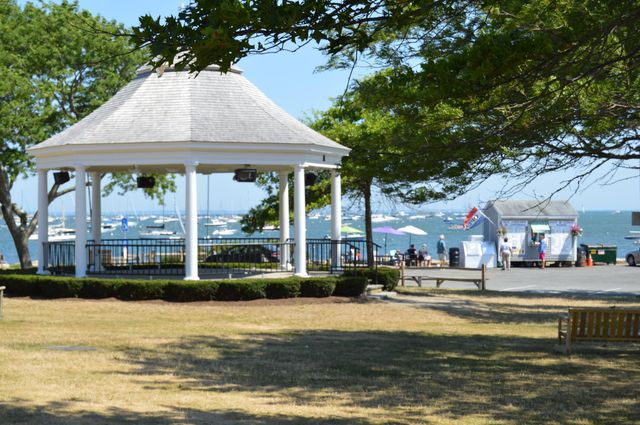 43 Main Street, Mattapoisett, MA 02739