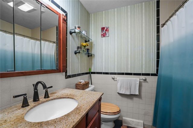 995 Williamsburg Circle, Warwick, RI 02886