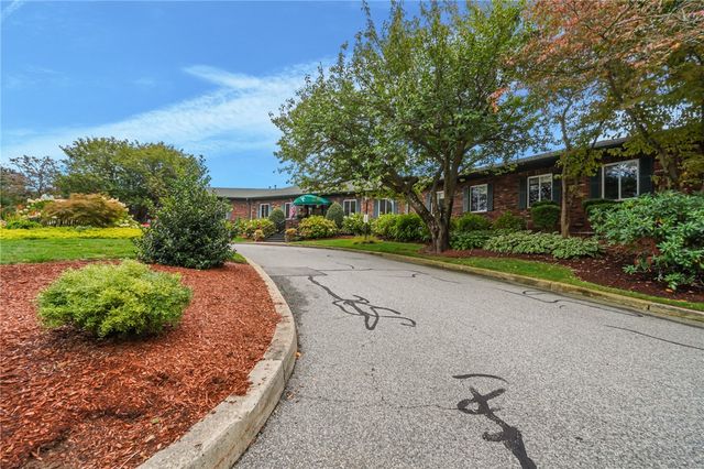 995 Williamsburg Circle, Warwick, RI 02886