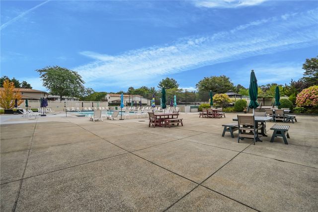 995 Williamsburg Circle, Warwick, RI 02886