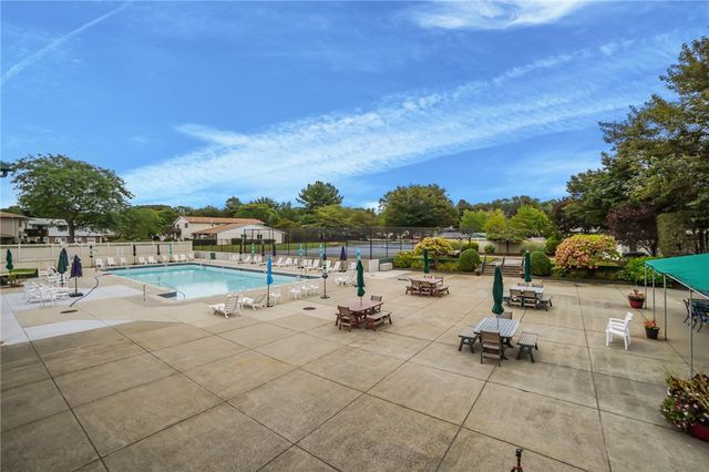 995 Williamsburg Circle, Warwick, RI 02886