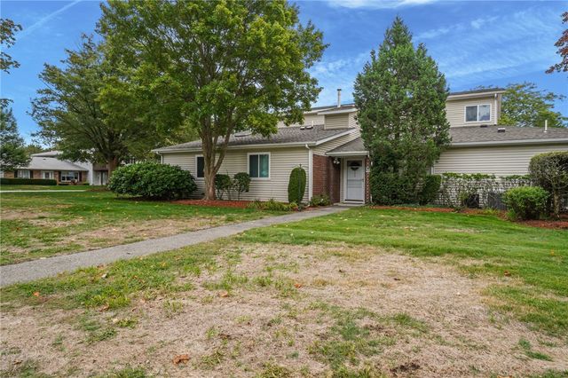 995 Williamsburg Circle, Warwick, RI 02886