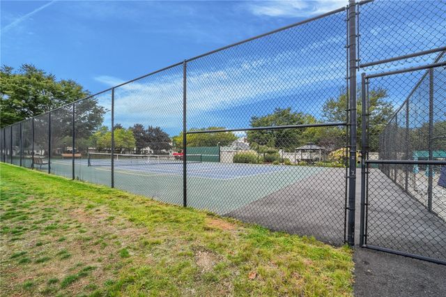 995 Williamsburg Circle, Warwick, RI 02886