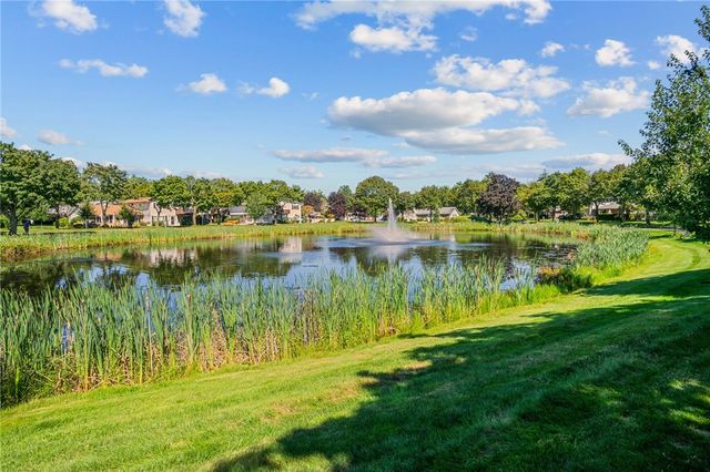 995 Williamsburg Circle, Warwick, RI 02886