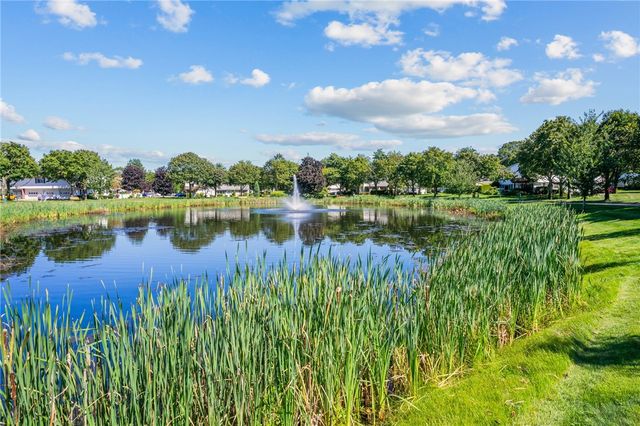 995 Williamsburg Circle, Warwick, RI 02886