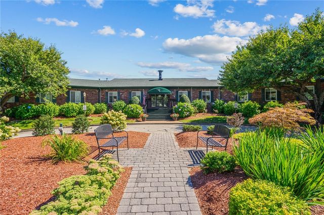 995 Williamsburg Circle, Warwick, RI 02886