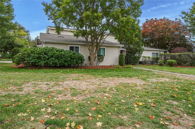 995 Williamsburg Circle, Warwick, RI 02886