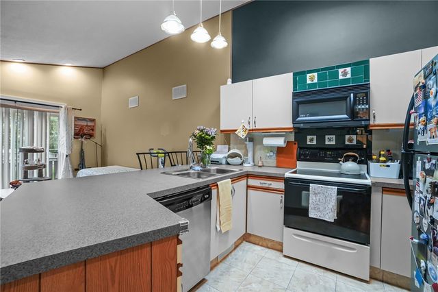 995 Williamsburg Circle, Warwick, RI 02886